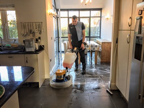 Man cleaning Porcelain tiles with a Rocky Klindex machine